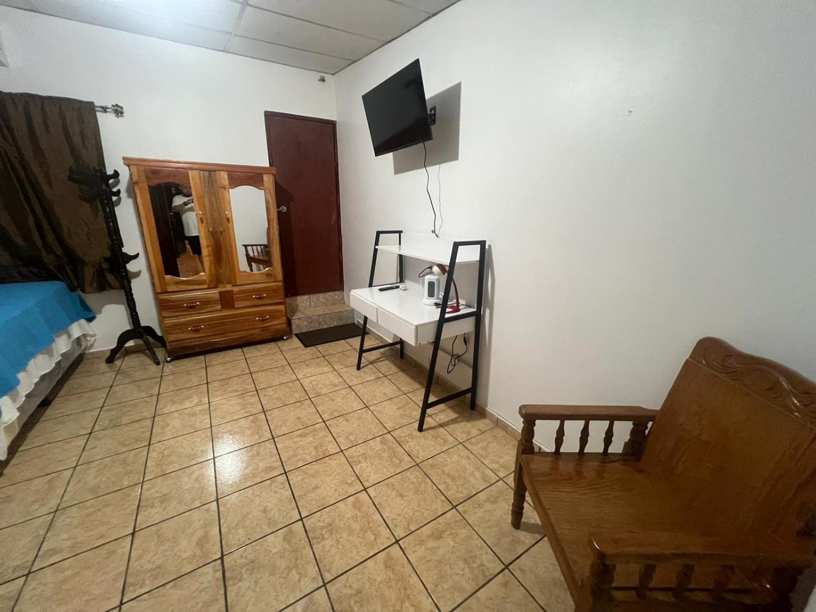 Nanda Parbat Hostal San Rafael Cedros Exterior foto